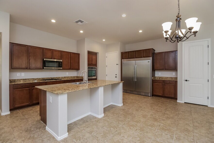 Building Photo - 20858 E Sunset Dr