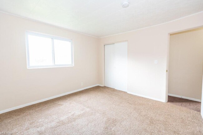 Building Photo - 211 Dalepark Dr