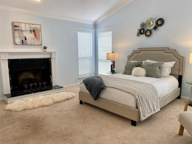 Building Photo - 2478 Bering Dr