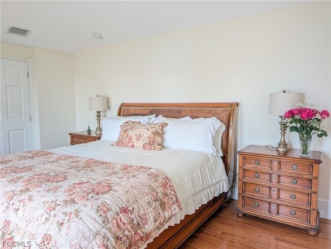 Building Photo - 2878 Valencia Way