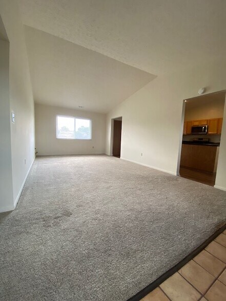 Building Photo - 819 Trustway Ct