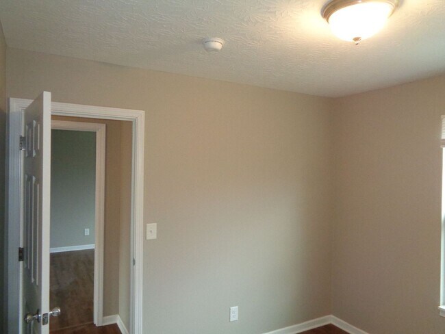 Building Photo - 3490 Hader Ave 4BR/2.5BA (Cincinnati)