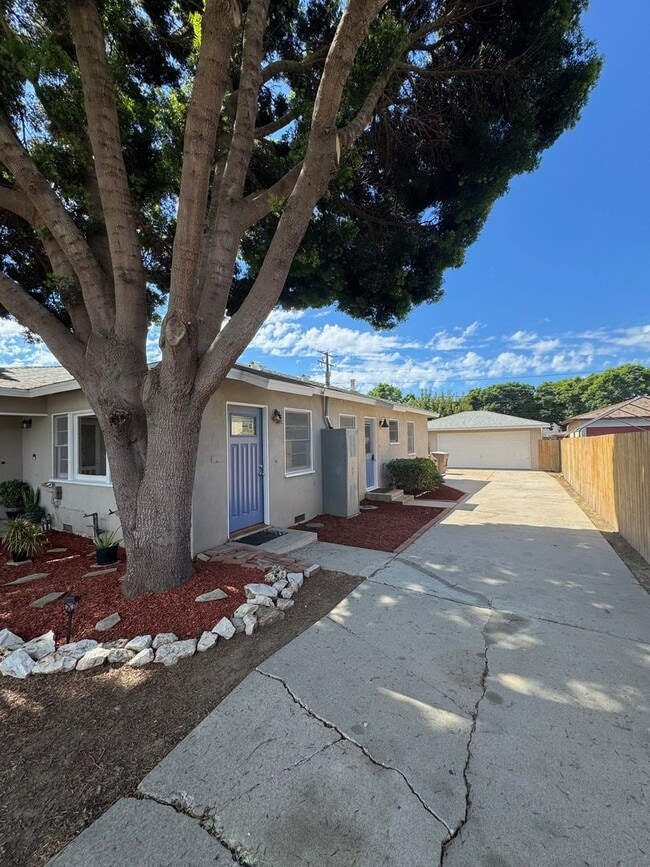 Building Photo - Duplex for rent in Ventura