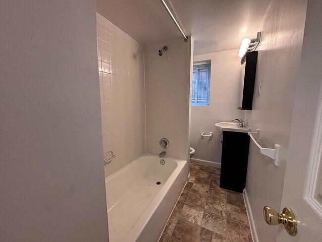 Building Photo - 1621 1st St NW