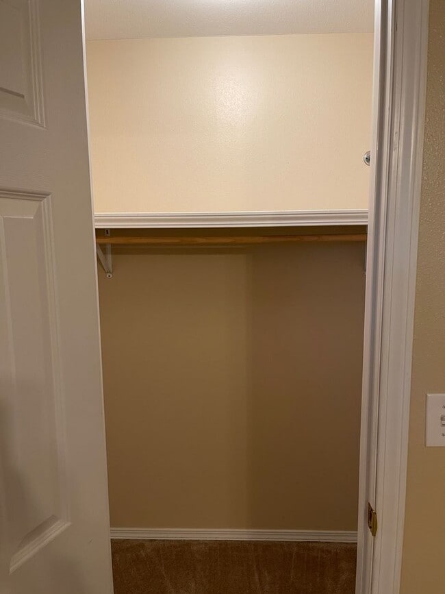 Building Photo - Available November 21st!   6 Month lease