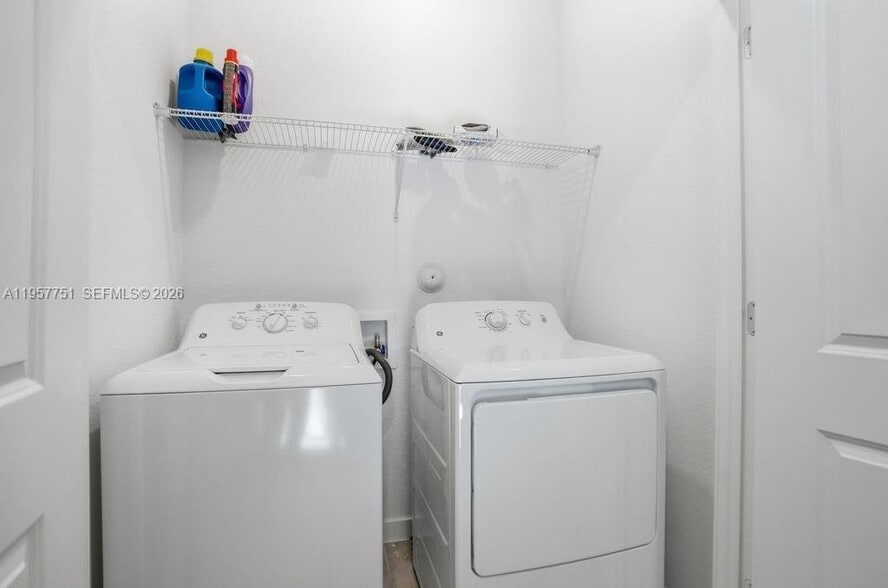 Building Photo - 816 NW 3rd Ter