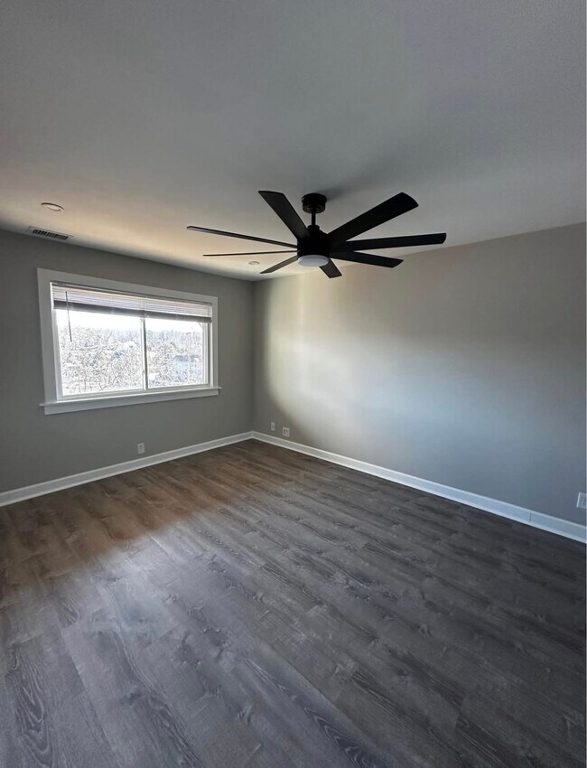 Building Photo - LAKE HICKORY CONDOS UNIT 41