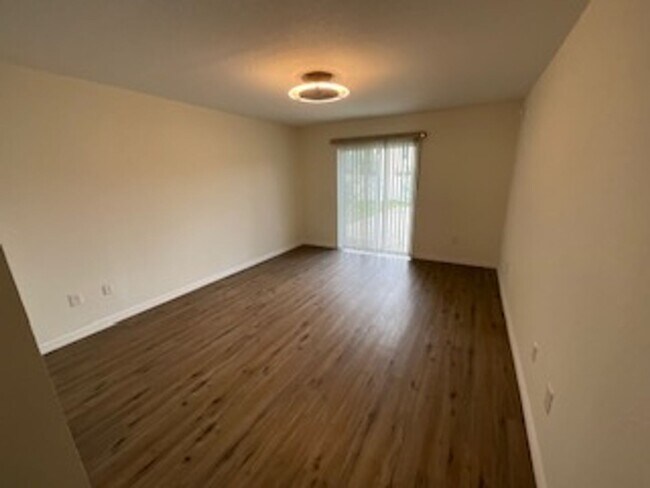 Building Photo - Oak Hill Plantation 3/2 NE Ocala Home