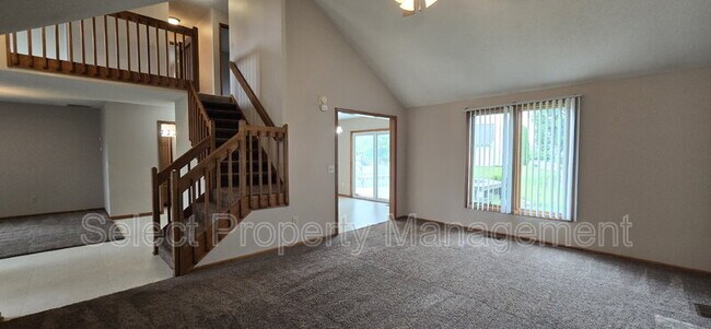 Building Photo - 3120 Pinoak Ct