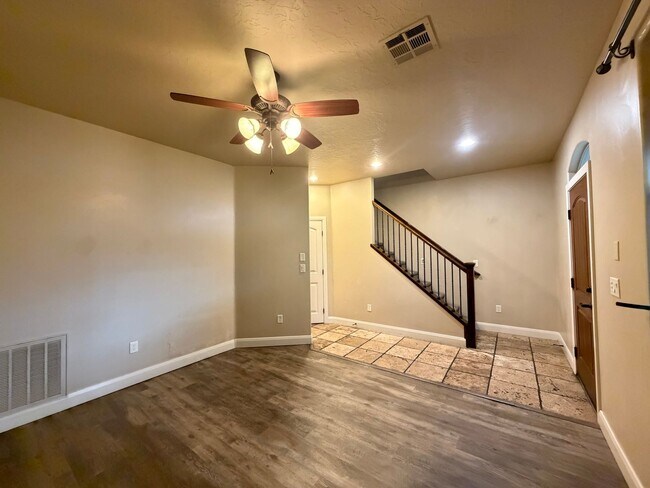 Building Photo - CHARMING TOWNHOME FOR RENT IN ST. GEORGE!