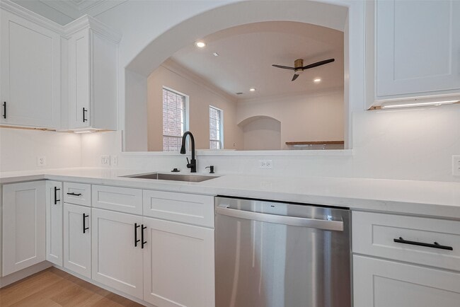 Building Photo - 1514 Olive Park