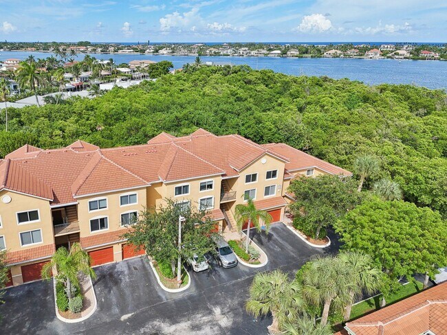 Building Photo - 300 Scotia Dr