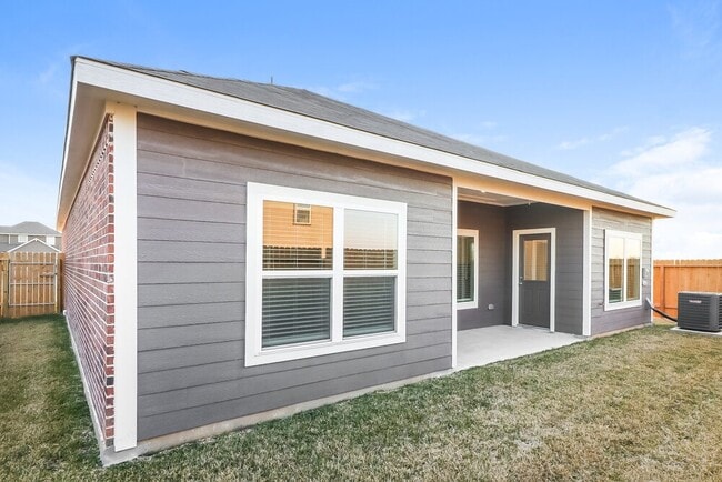 Building Photo - 208 Lgt Smt Dr