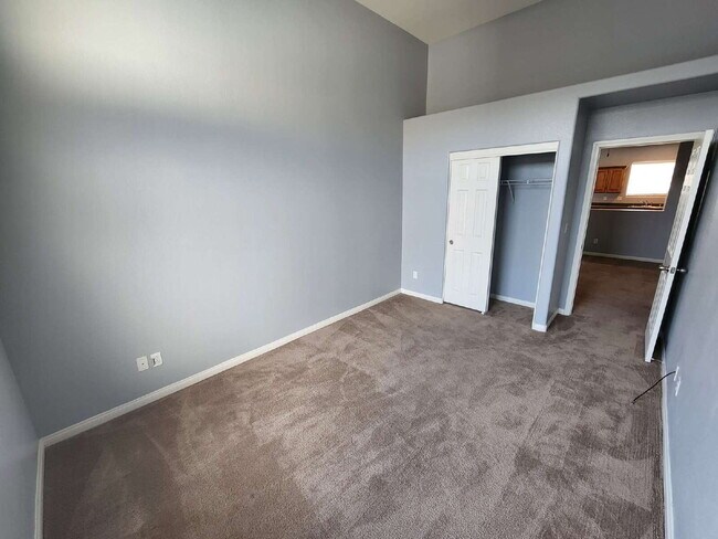 Building Photo - "Charming 3-Bed Oasis with 2 Full Baths in North Las Vegas – 1305 Sq Ft of Comfort!"