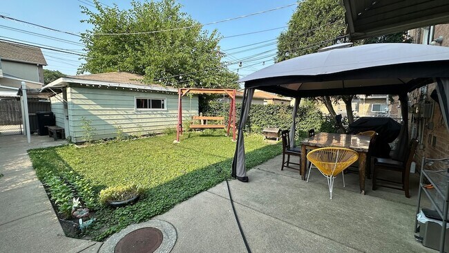 Building Photo - 6118 W Gunnison St