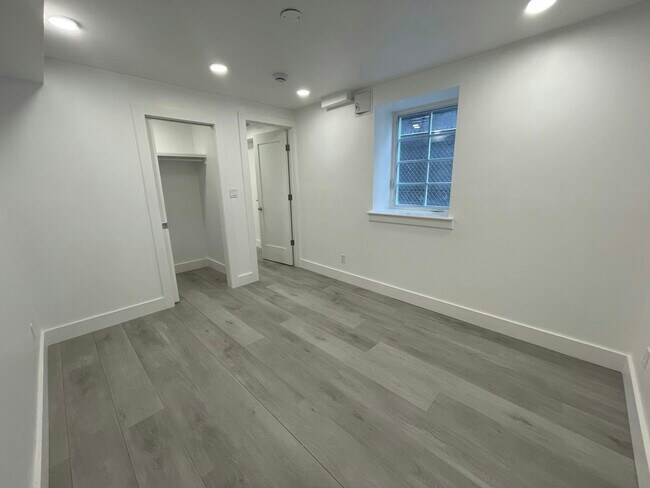 Building Photo - 3025 11th St NW