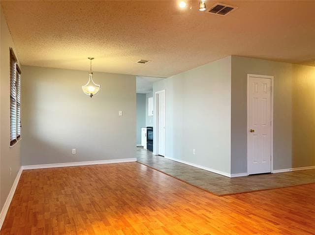 Building Photo - 1712 Silverwood Ln