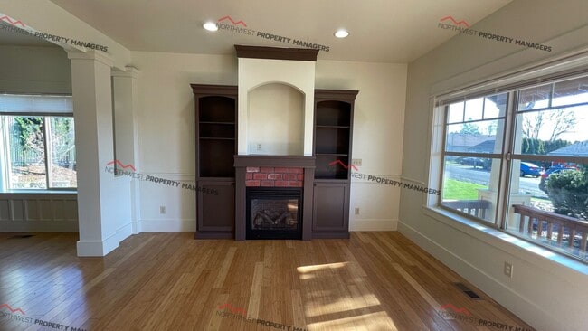 Building Photo - r223a