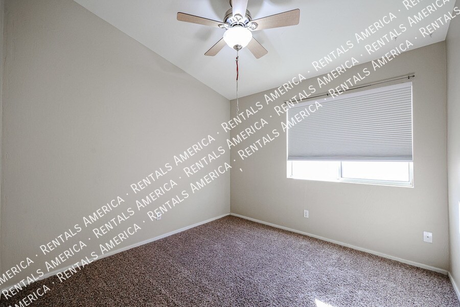 Building Photo - 13593 W Desert Flower Dr