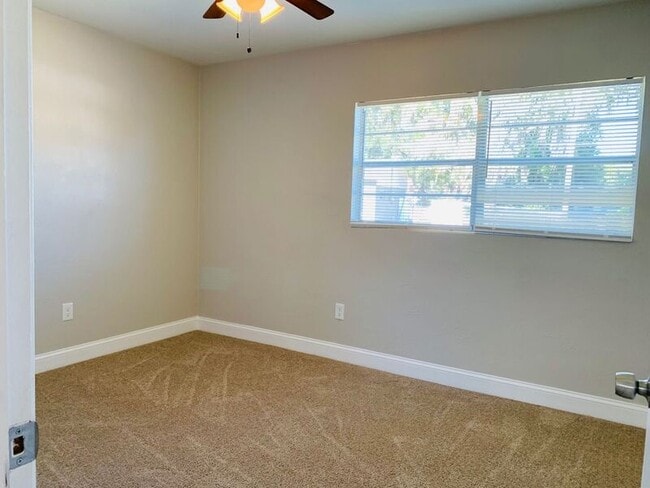 Building Photo - 811 Lafayette Ln