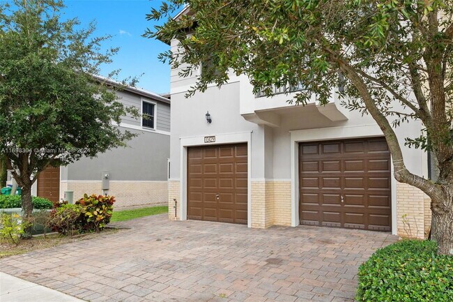 Building Photo - Northwest 61 Lane, Doral, FL 33178 - 4 BR 3.5 BA Townhouse