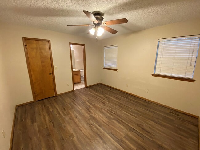 Building Photo - 415 Wild Wind Rd