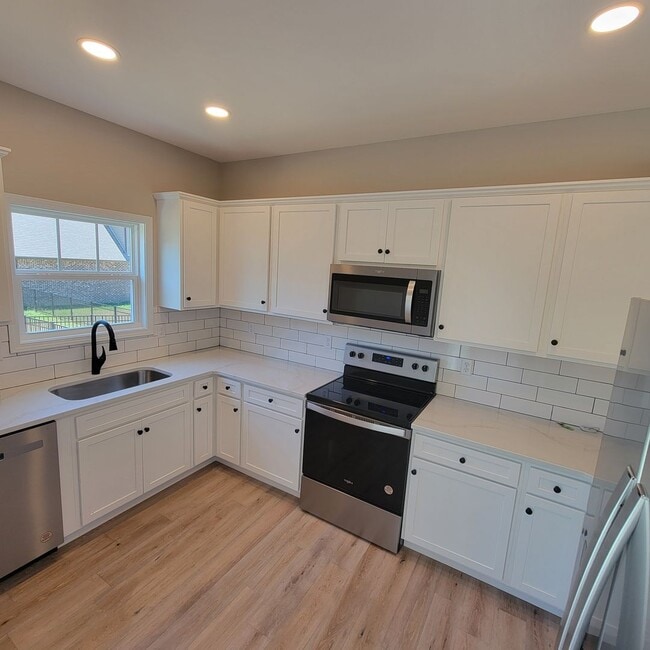 Building Photo - 3/2 Townhouse-Cookeville, TN