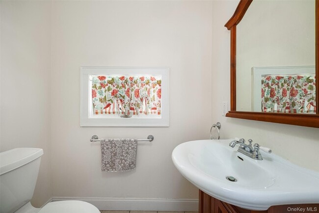 Building Photo - 108 Church St