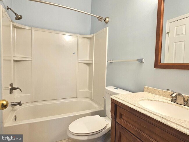 Building Photo - 6005 Rosebud Ln