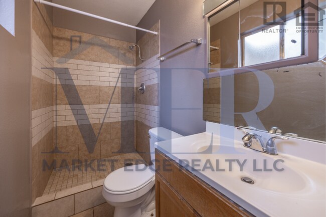 Building Photo - 5Bed/2Bath Home at 35th Ave/Cactus! Ready for Immediate Move-In! -- NO HOA!