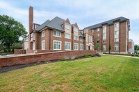 Building Photo - Revive 318