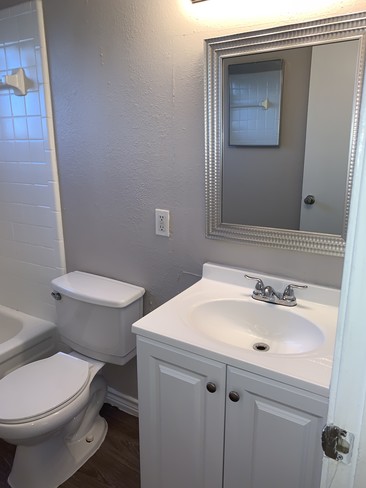 One Bedroom Townhome Bathroom - Gulfwind Apartments