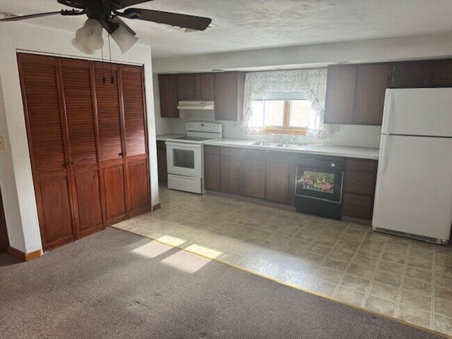 Building Photo - 2563 Gap View Rd