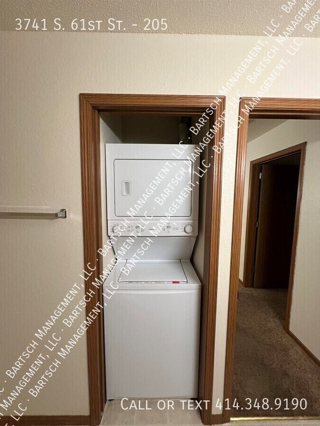 Building Photo - 3741 S 61st St