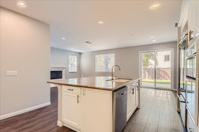 Building Photo - Gorgeous 4 Bd/4.5 Ba + Loft Home in 4S Ranch!!!