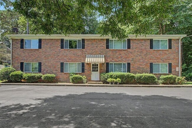 Building Photo - 2430 Coosawattee Dr NE