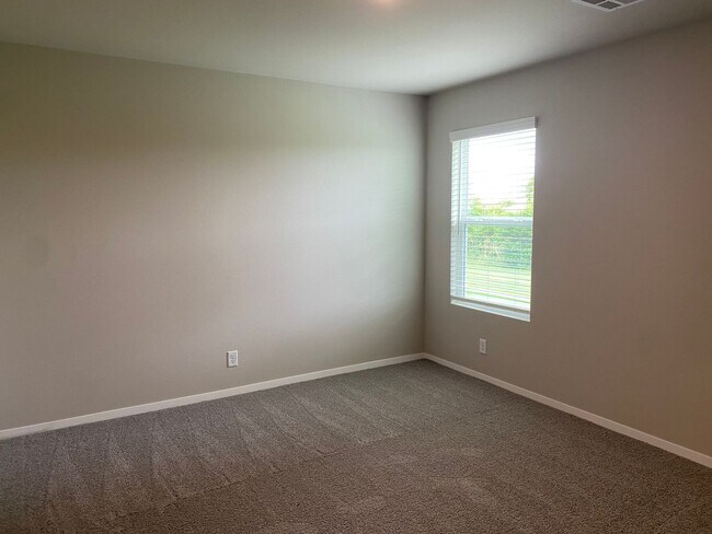 Building Photo - Welcome to your beautiful 4 bedroom, 2 bath home in Broken Arrow School district!