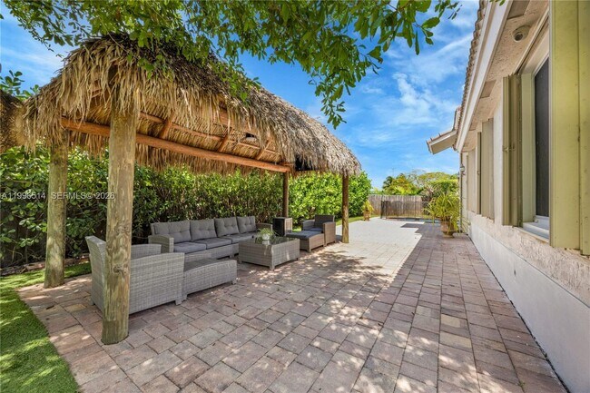 Building Photo - 16000 SW 91st Ct