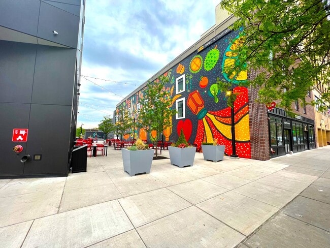 Building Photo - 480 S Salina St