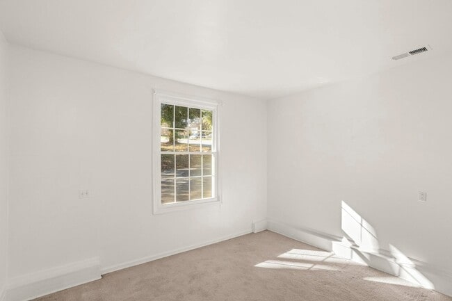 Building Photo - 5100 Colemont Dr