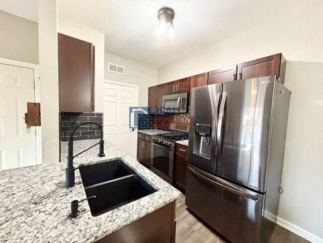 Primary Photo - 5633 E Atlantic Pl