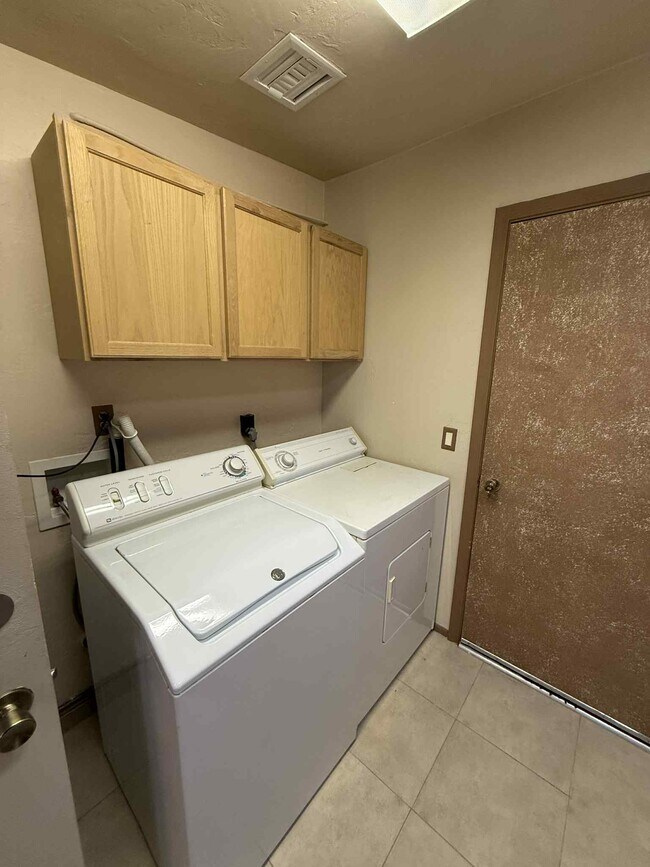 Building Photo - 8574 E Ruby Dr