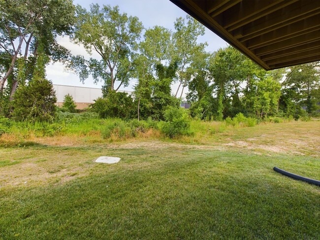 Building Photo - 301 W 20th St