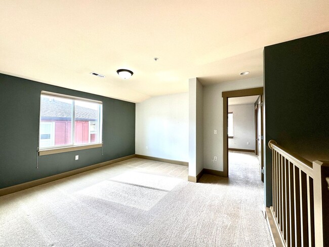 Building Photo - 3bd/2.5ba Bothell Townhome