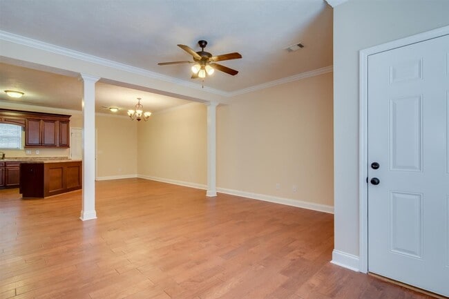 Building Photo - 141 Village Run