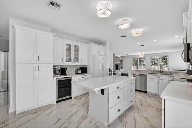 Building Photo - 2114 Chagall Cir