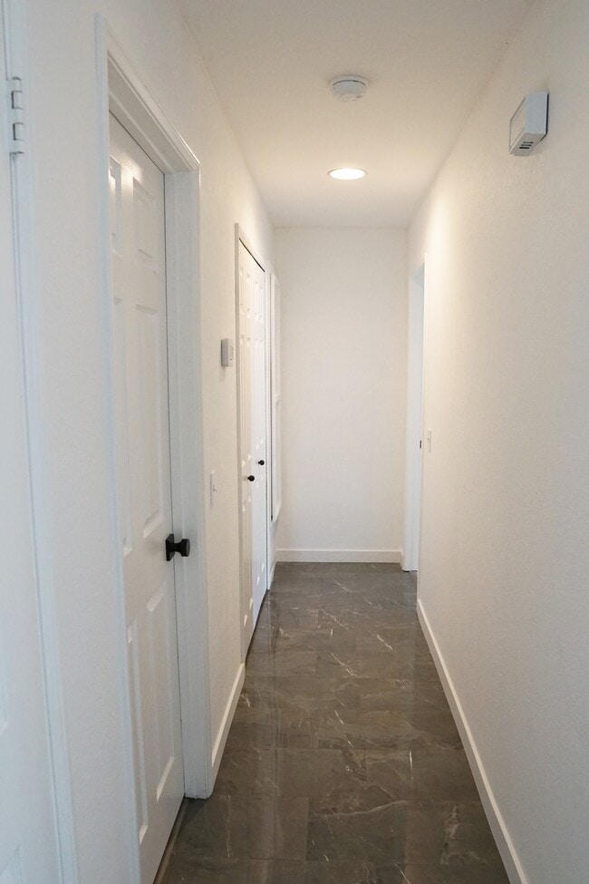 Building Photo - 401 El Cielo Rd