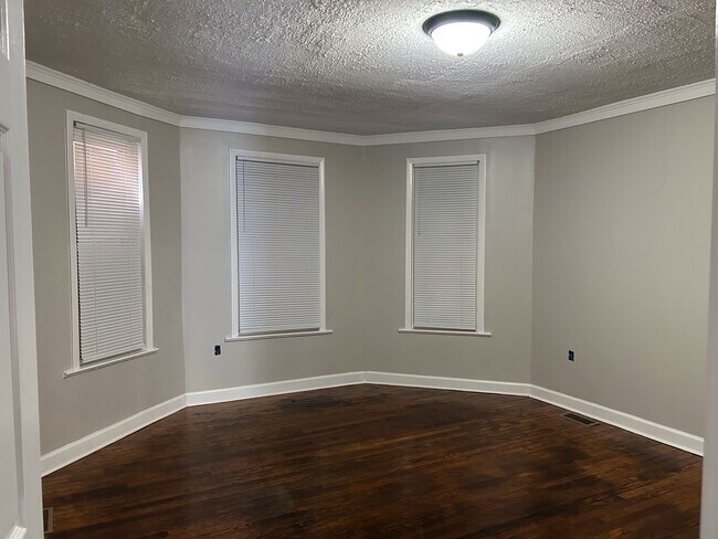 Building Photo - 381 National Ave