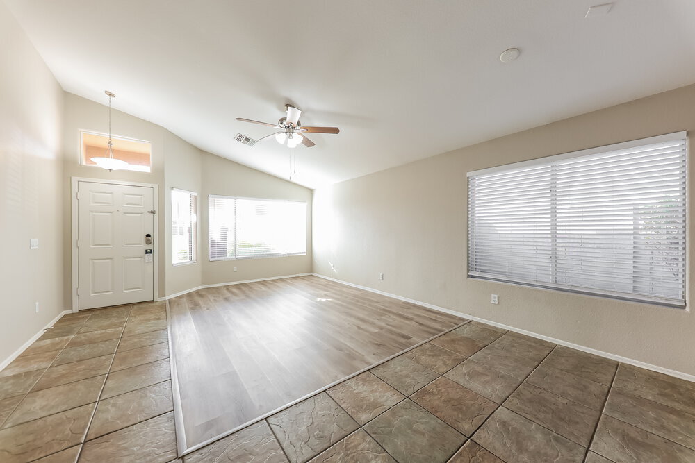 Building Photo - 8228 W Behrend Dr