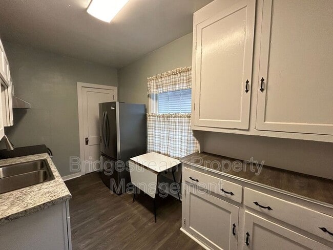 Building Photo - 427 Gunckel Ave